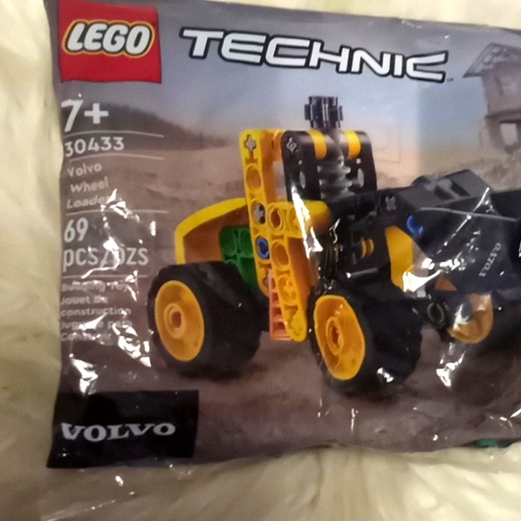 Lego Technic  Volvo Building Toy - Picture 2 of 12